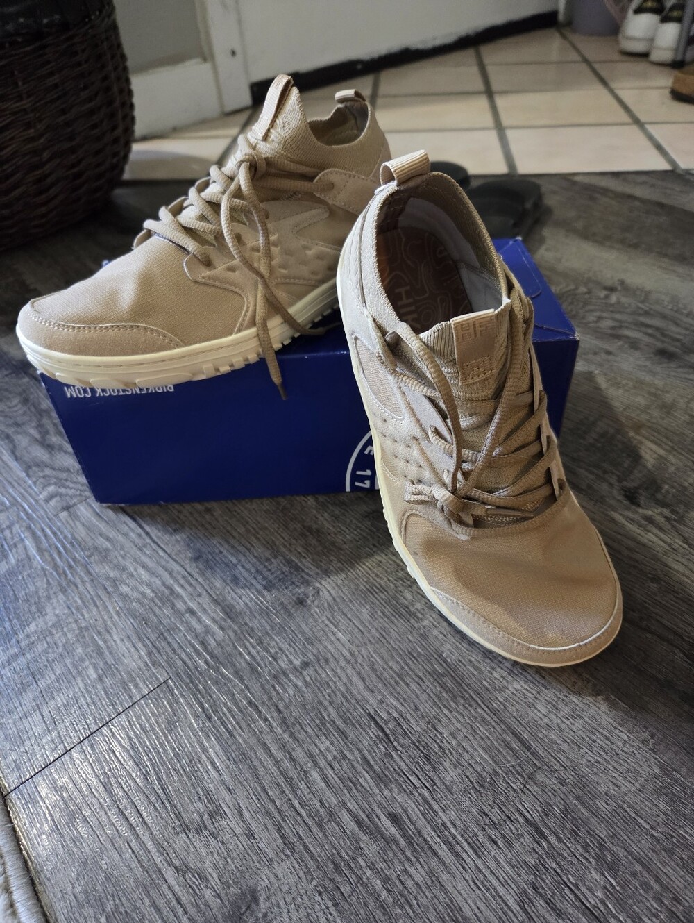 Hike Neutral Tan Women's Athletic Sneakers with Supportive Cushioning Sz 6